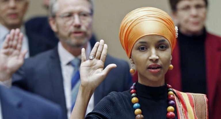 Top 2020 Democrat Supports ‘Anti-Semite’ Omar – Says He’ll ‘Stand By Her Muslim Brothers’